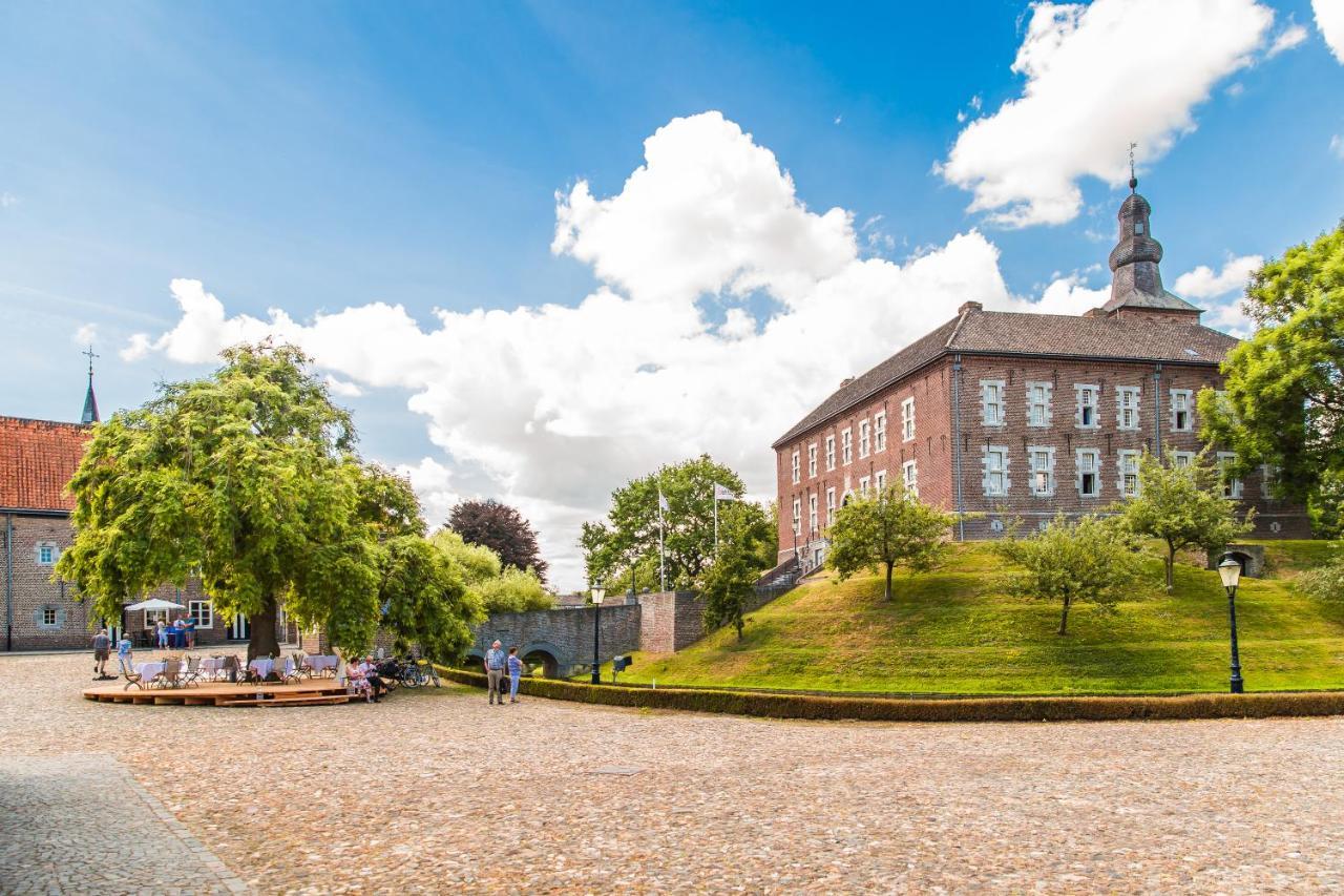 Landgoed Kasteel Limbricht Bed & Breakfast Екстериор снимка